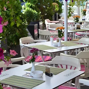 4* Ξενοδοχείο Les Jardins Carol