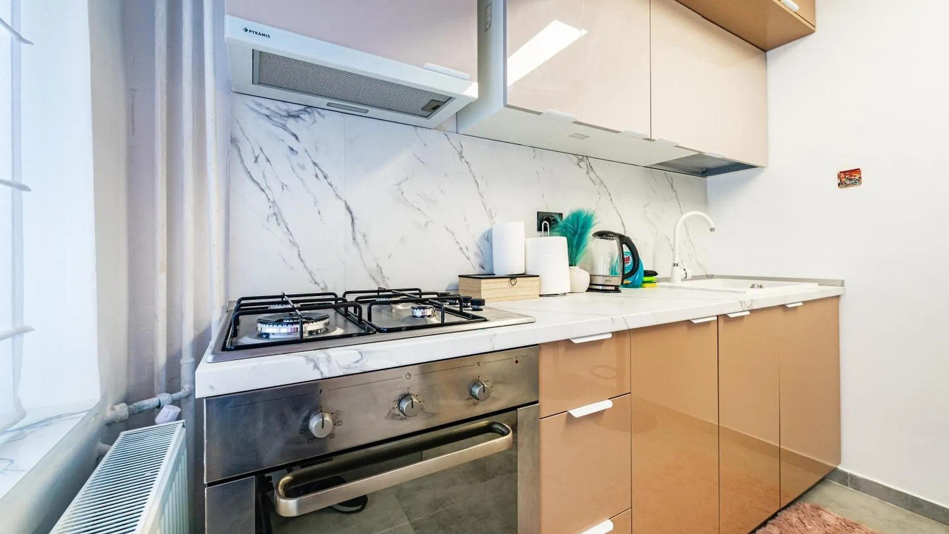 Charming Retreat - Cozy 2Br Near City Center Bucharest
