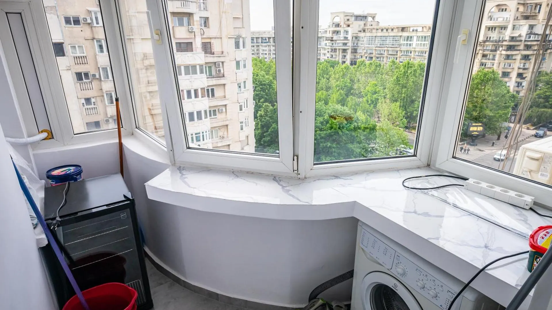 Апартаменты Charming Retreat - Cozy 2Br Near City Center Бухарест