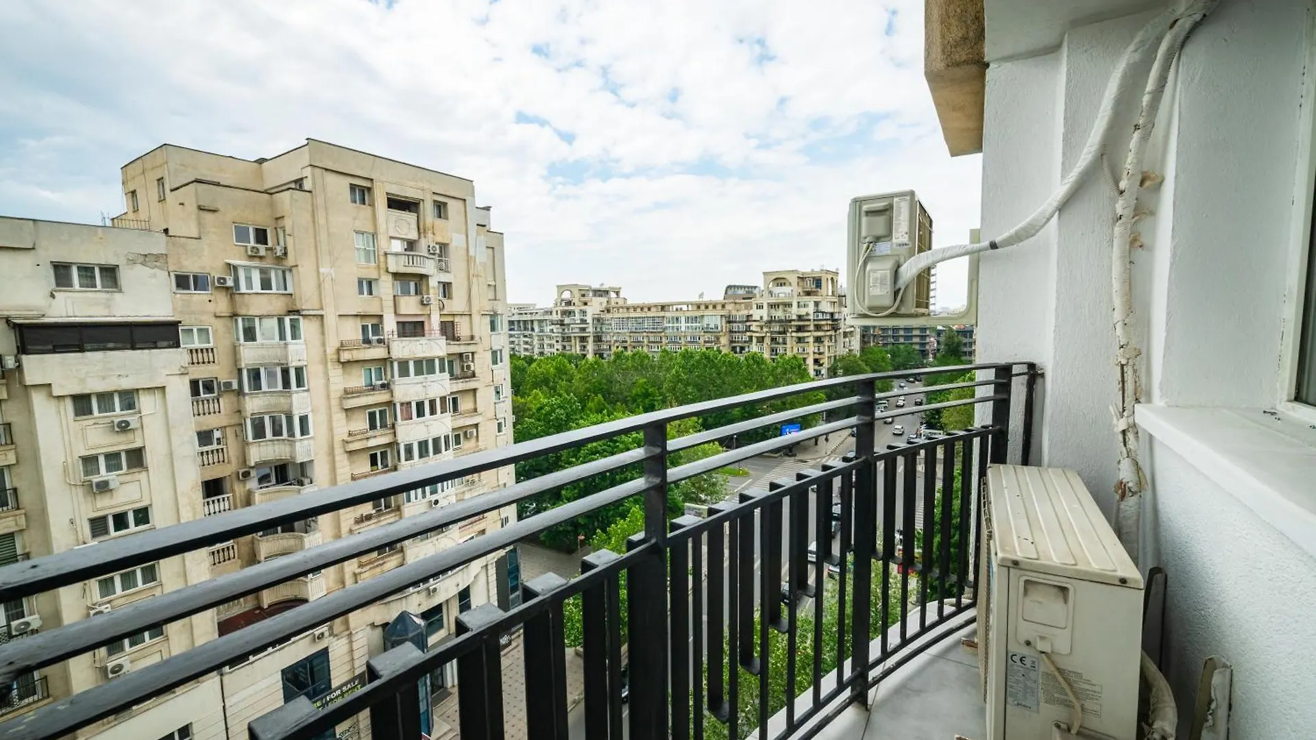 Charming Retreat - Cozy 2Br Near City Center Бухарест Румыния