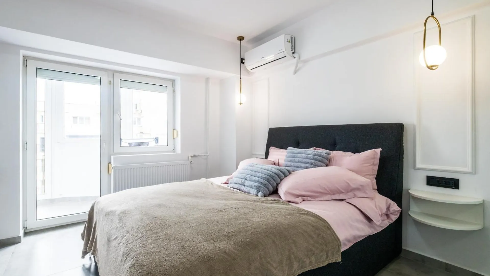 Charming Retreat - Cozy 2Br Near City Center Bucareste