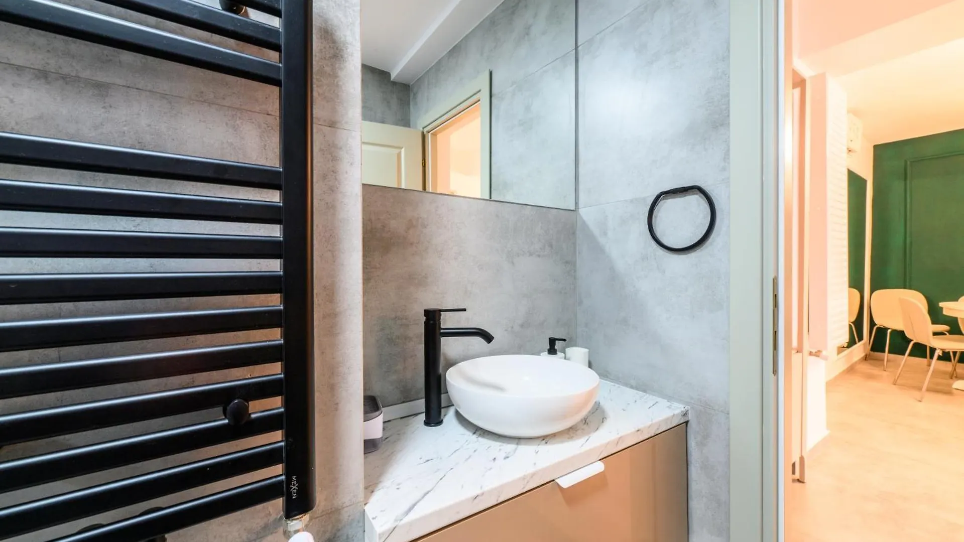 Charming Retreat - Cozy 2Br Near City Center Bucareste
