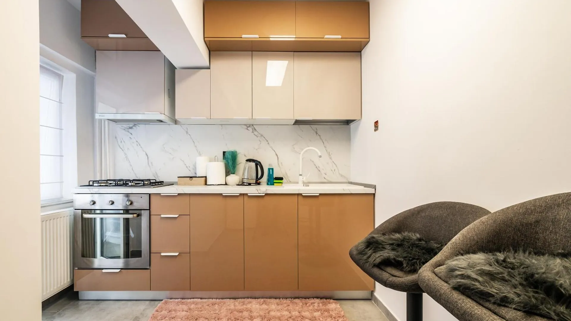 Charming Retreat - Cozy 2Br Near City Center Bucareste 0*,  Roménia